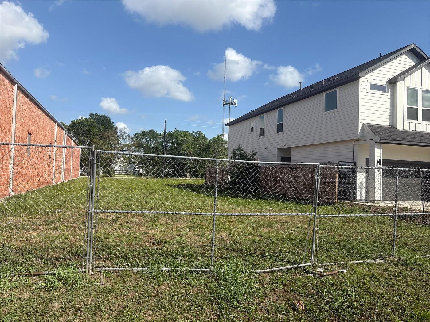 6310 Foster St listing photo 4